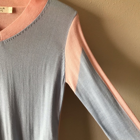 Colour block v neck fine knit sweater NWOT - Picture 3 of 4